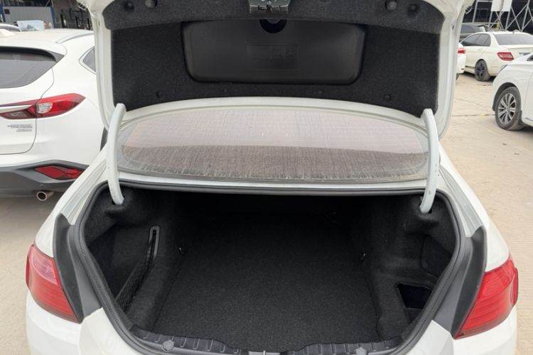 Used BMW 5 Series 2014 525Li Leading Model
