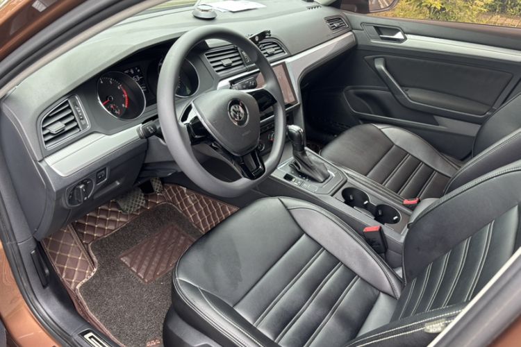 Used Volkswagen Lamando 2017 230TSI DSG Fashion Edition
