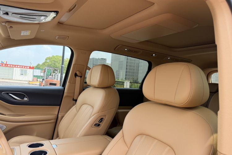 Used VOYAH Dream 2025 PHEV Four-Wheel Drive Prestige Kunpeng Edition