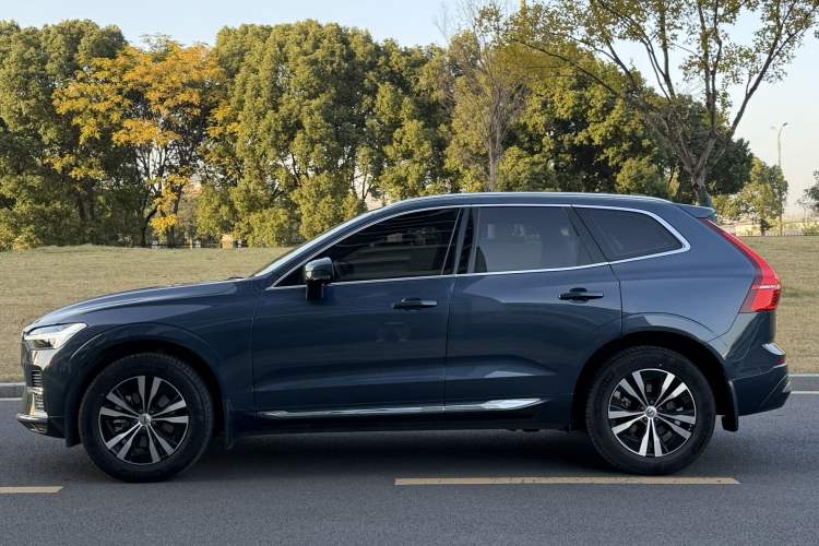 Used Volvo XC60 2023 B5 4x4 Smart Luxury Edition