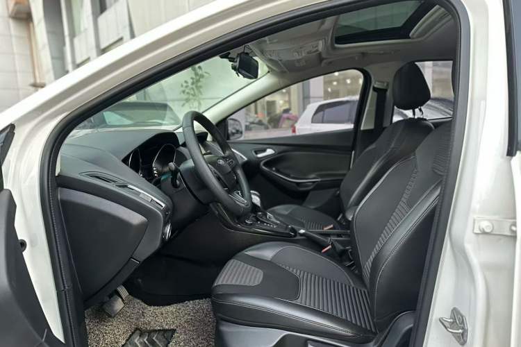 Used Ford Focus 2018 Sedan Classic 1.6L Automatic Trendy SmartDrive Edition
