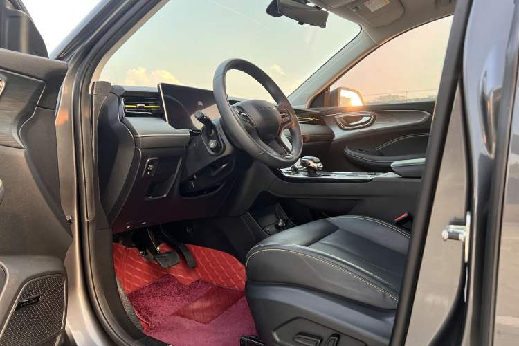 Used Roewe RX5 2023 PLUS 330TGI Automatic Trendsetting Smart Edition
