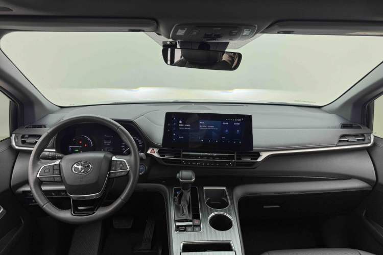 Used Toyota Sienna 2023 2.5L Hybrid Deluxe Edition
