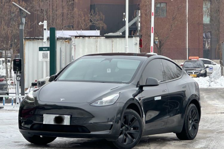 Used Tesla Model Y 2023 Long-Range All-Wheel-Drive Version