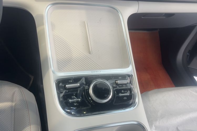 Used  Galaxy Xingjian 7 EM-i 2025 120km Launch+ Version
