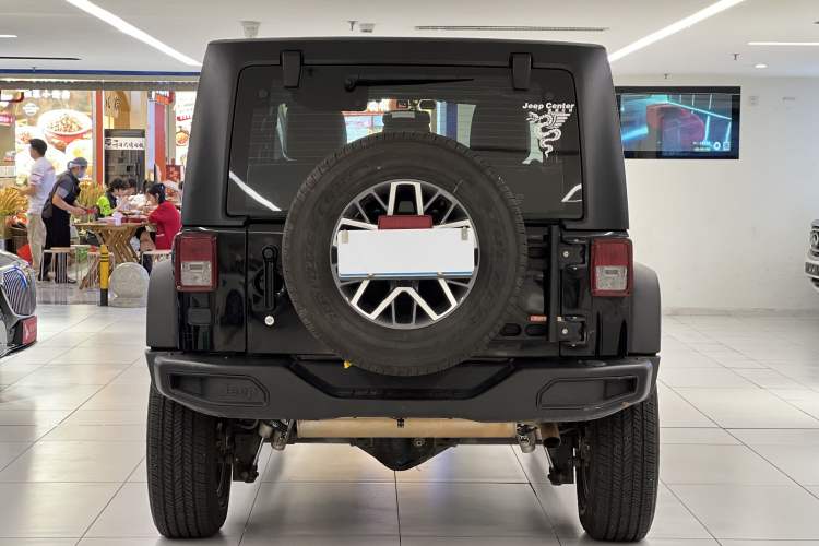 Used  Wrangler 2014 3.0L Sahara Four-Door Edition
