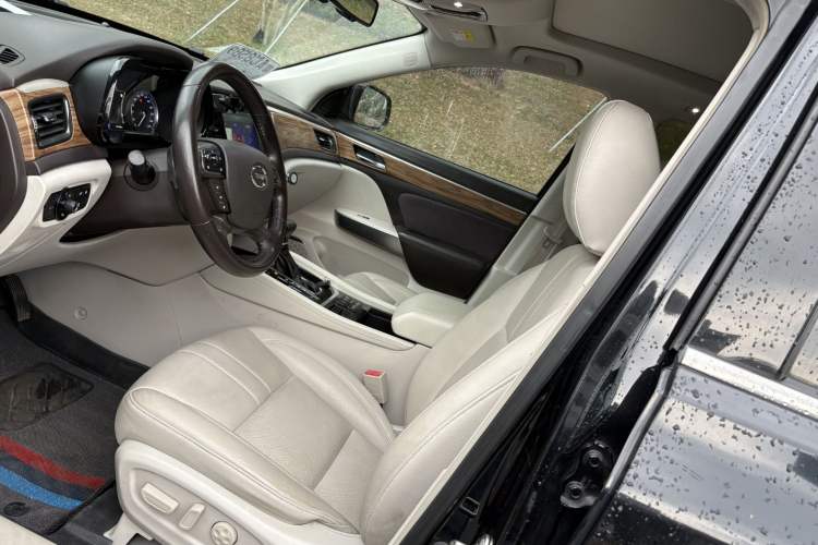 Used GAC Trumpchi GS8 2017 320T Two-Wheel Drive Luxury Smart Connectivity Version (7 Seats)
