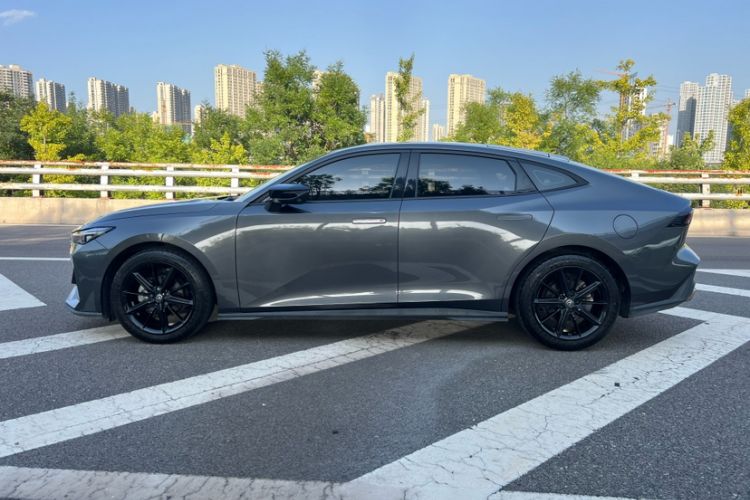 Used Changan UNI-V 2023 1.5T Prestige Model
