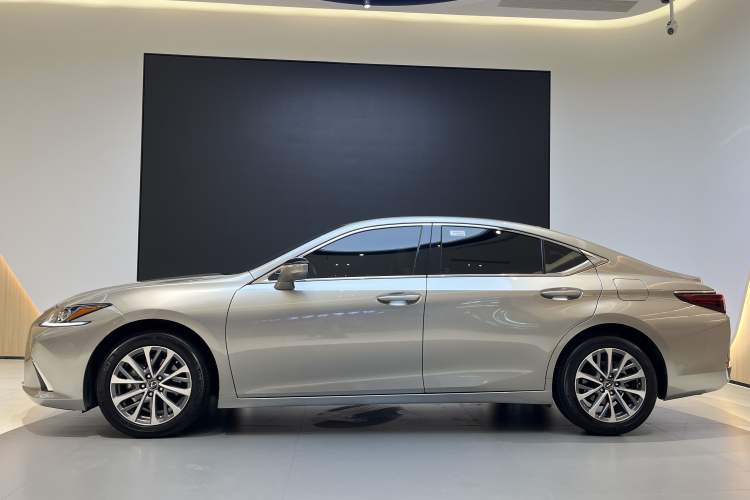 Used Lexus ES 2023 200 Excellence Edition