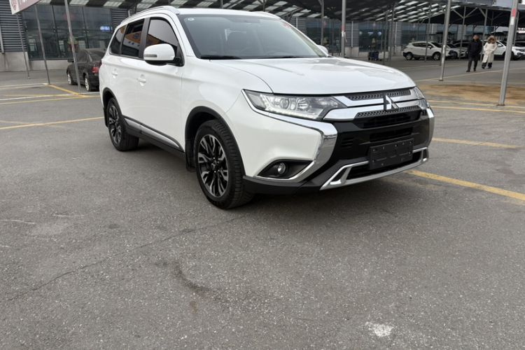 Used Mitsubishi Outlander 2019 2.0L Two-Wheel Drive Comfort Edition 5 Seats China VI Standard
