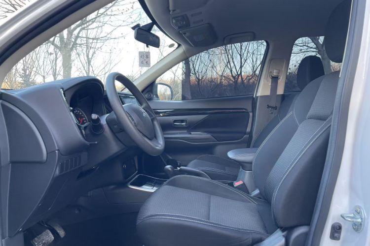 Used Mitsubishi Outlander 2021 Revised Version 2.0L Two-Wheel Drive Comfort Edition 5 Seats
