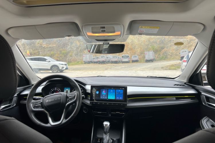 Used Roewe i5 2021 1.5L CVT Black Gold Edition
