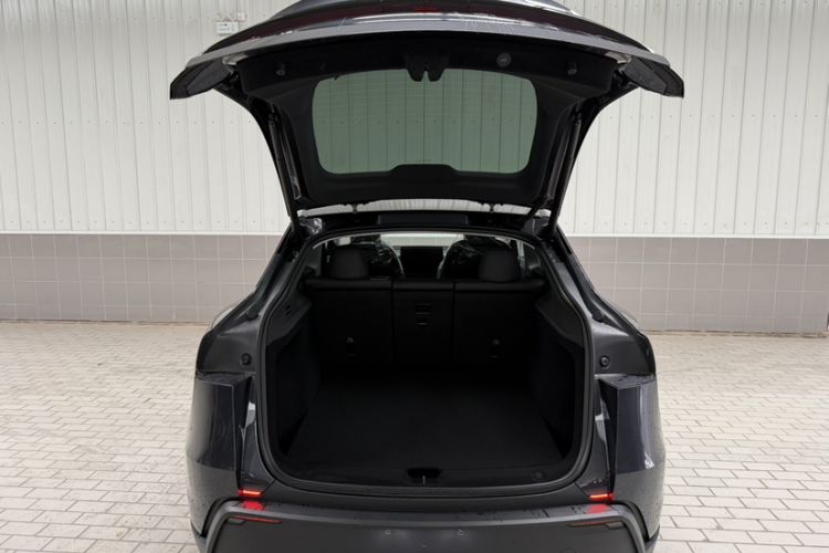 Used Tesla Model Y 2025 Updated Version Long-Range All-Wheel Drive
