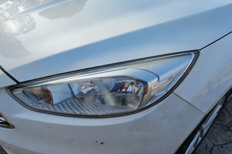 Used Ford Focus 2017 Sedan 1.6L Automatic Fashion Edition Smart Drive Version
