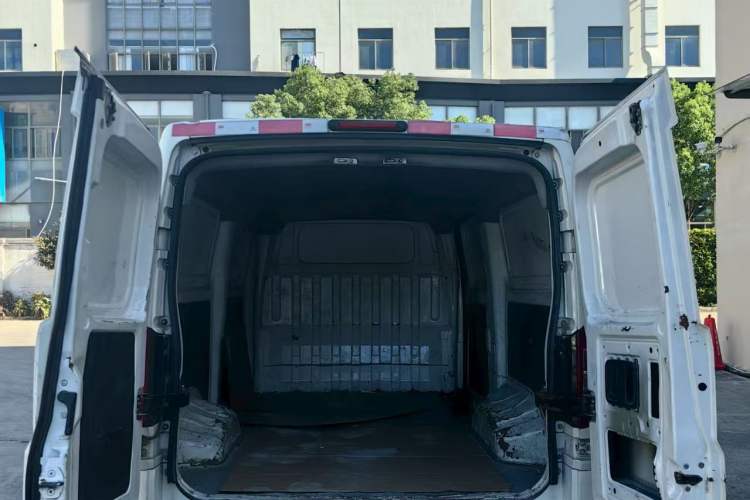 Used  Shuailing 2022 Standard Range with 41.64 kWh Lishen Power
