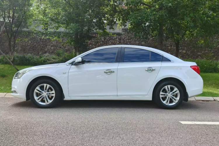 Used Chevrolet Cruze 2015 1.5L Classic SE MT
