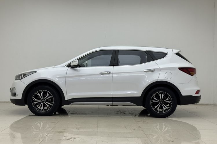 Used Hyundai Santa Fe 2017 2.4L Automatic Two-Wheel Drive Smart Version 5 Seats
