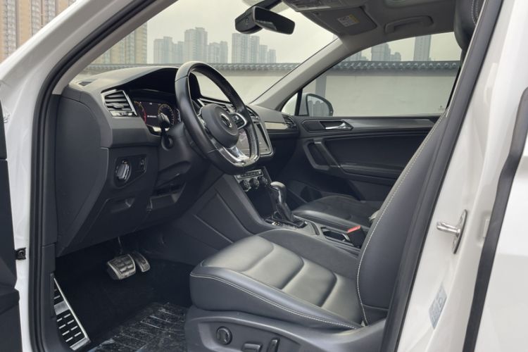 Used Volkswagen Tiguan L 2021 330TSI Automatic Two-Wheel Drive R-Line Enhanced Edition
