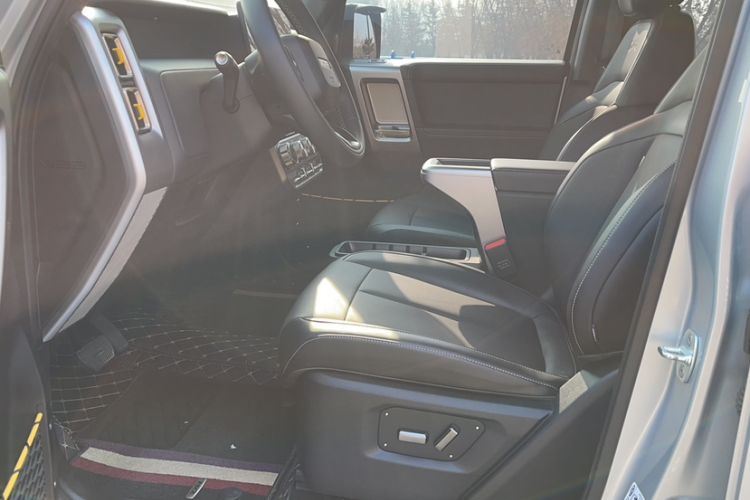 Used  V23 2025 501 Four-Wheel Drive Intelligent Driving Version
