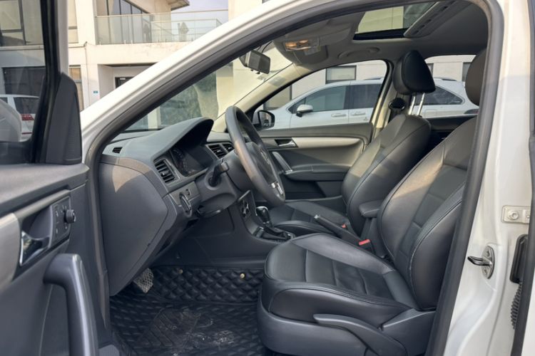 Used Volkswagen Lavida 2013 Restyled Classic 1.6L Automatic Comfort Edition
