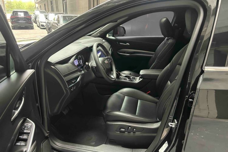 Used Cadillac XT4 2021 28T Two-Wheel Drive Leading Version
