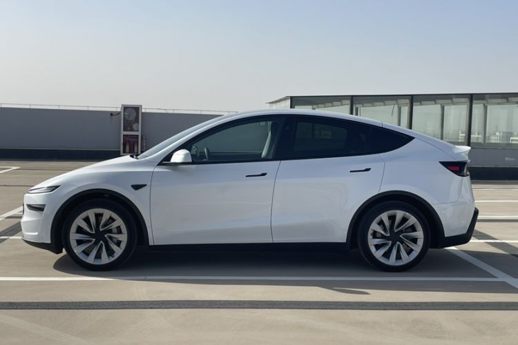 Used Tesla Model Y 2025 Rear-Wheel-Drive Version