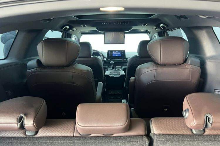 Used Toyota Sienna 2023 2.5L Hybrid Platinum Edition
