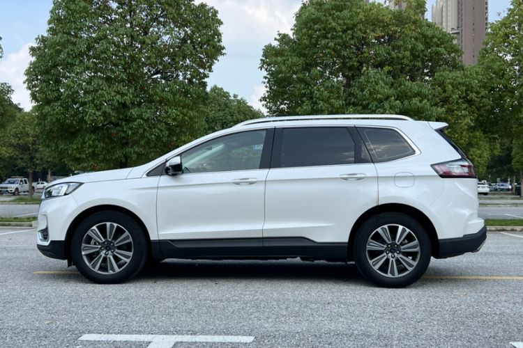 Used Ford Edge 2021 PLUS EcoBoost 245 Two-Wheel-Drive Platinum Edition 5 Seats
