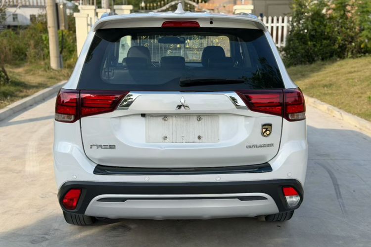 Used Mitsubishi Outlander 2019 2.0L Two-Wheel Drive Comfort Edition 7-Seater China VI Standard
