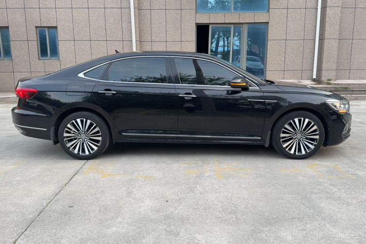 Used Volkswagen Passat 2019 330TSI Luxury Edition China VI Standard
