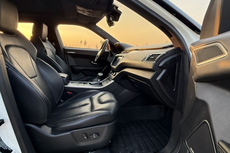 Used Land X7 2016 2.0T Panoramic Prestige Edition
