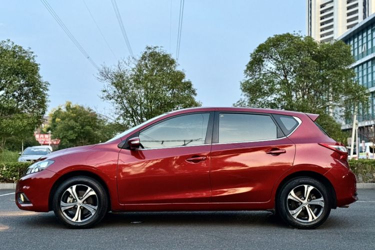 Used Nissan Tiida 2016 1.6L CVT Cool Dynamic Edition
