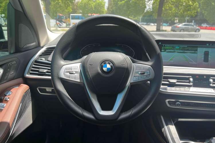 Used BMW X7 2022 xDrive40i Luxury Package with Leading Features
