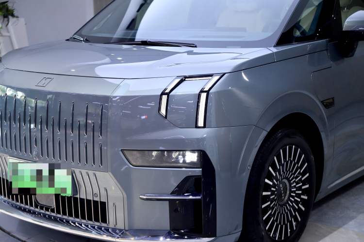 Used Zeekr 009 2024 Six-Seat Executive Version 4WD 140 kWh
