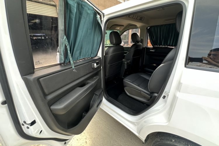 Used Wuling Hongguang PLUS 2020 1.5T Manual Commercial Vehicle 7 Seats
