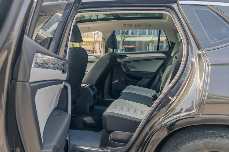 Used Volkswagen Tayron 2023 330TSI Two-Wheel-Drive R-Line High-Energy Version
