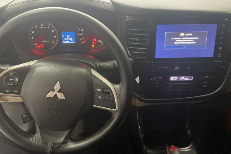 Used Mitsubishi Outlander 2016 2.0L Two-Wheel Drive Fashion Edition 5 Seats