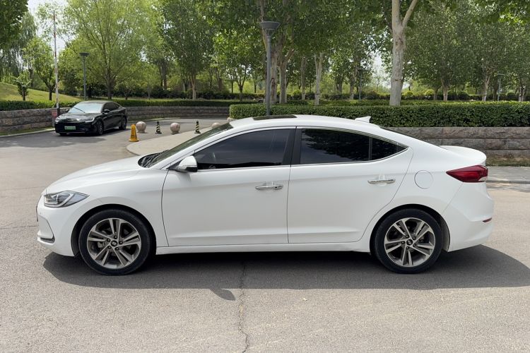 Used Hyundai Elantra 2016 1.6L Automatic ZhiXuan · Luxury Version
