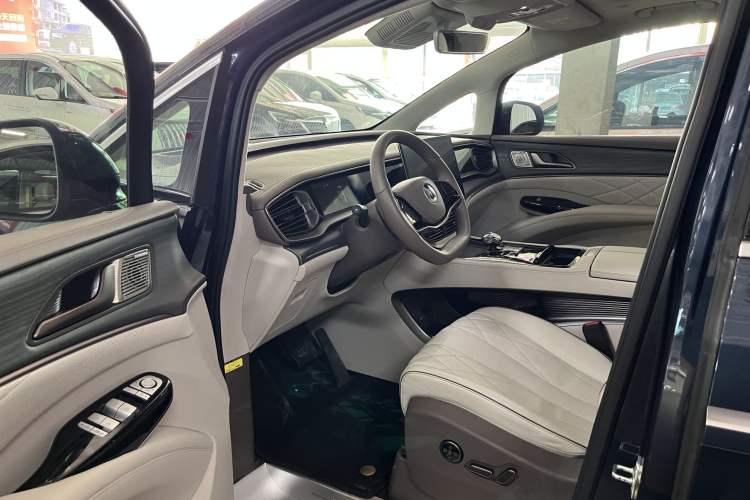 Used Denza D9 2022 DM-i 970 Four-Wheel Drive Flagship Model
