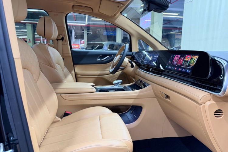 Used VOYAH Dream 2024 PHEV Extended-Range Premium Edition
