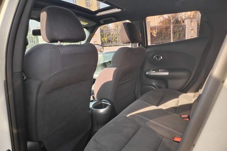 Used Infiniti ESQ 2014 1.6L Spontaneous Edition