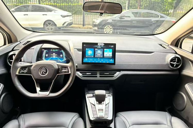 Used BYD Yuan New Energy 2019 EV360 Smart Connect Enjoyment Model
