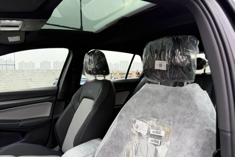 Used Volkswagen Golf 2025 Facelift 300TSI R-Line
