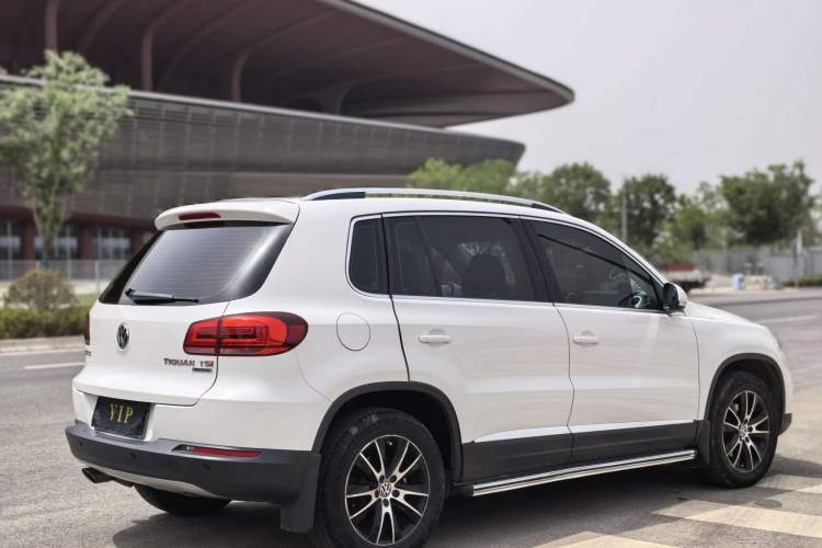 Used Volkswagen Tiguan 2015 1.8TSI Automatic All-Wheel-Drive Luxury Model
