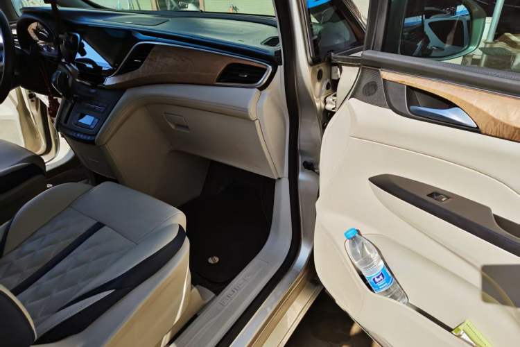 Used Buick GL8 2017 ES 28T Comfort Model China V Standard
