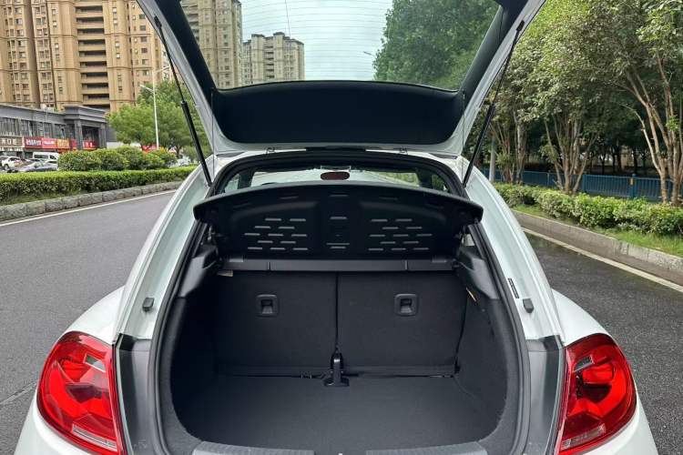 Used Volkswagen Beetle 2015 180TSI model
