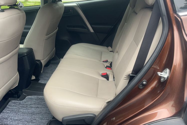 Used Toyota RAV4 2019 2.0L CVT Two-Wheel Drive Fashion X Limited Edition China VI Standard
