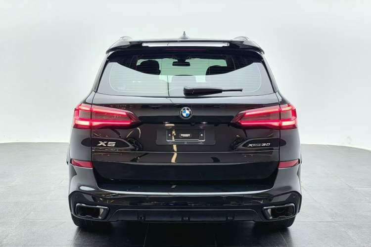 Used BMW X5 2022 xDrive 30Li Luxury M Sport Package
