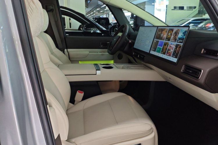 Used Li Auto MEGA 2024 Ultra Model
