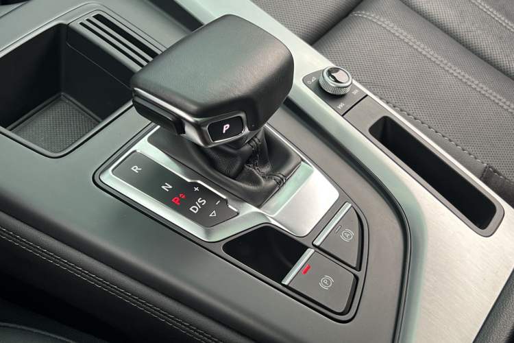 Used Audi A4L 2022 40 TFSI Luxury Dynamic Model
